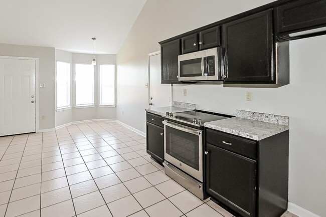 Foto del edificio - 6464 Elmwood Cove