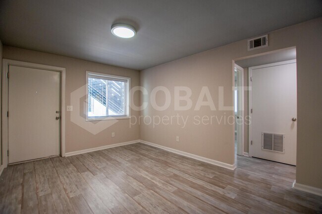 Foto del edificio - 271 Glen Iris Dr NE