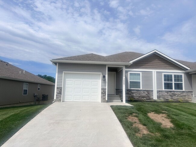 Building Photo - 4 Bed | 3 Bath | 1 Car Garage Duplex in Kansas City
