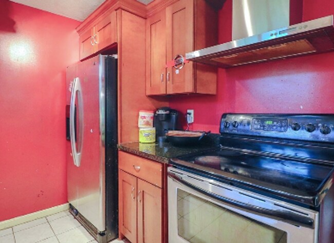 Building Photo - 2-bedroom, 1.5-bath townhome