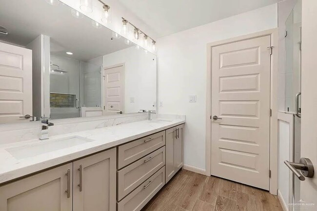 Building Photo - 1104 N 27th St