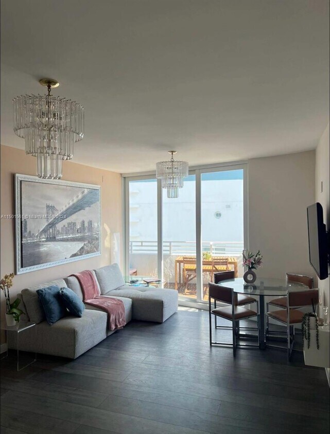 Primary Photo - 225 Collins Ave