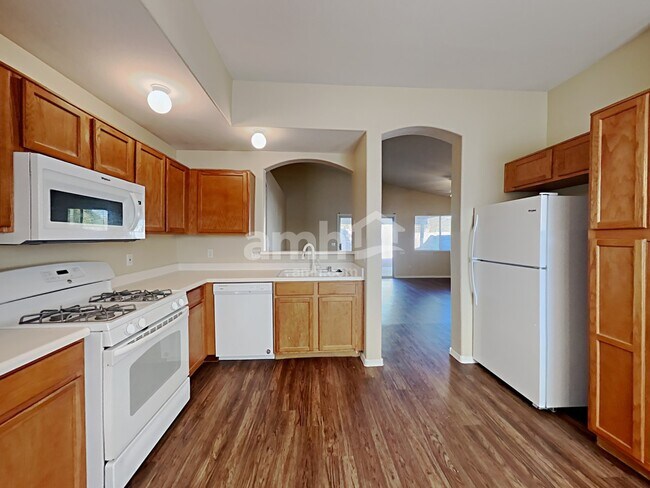 Foto del edificio - 16170 W Jefferson St