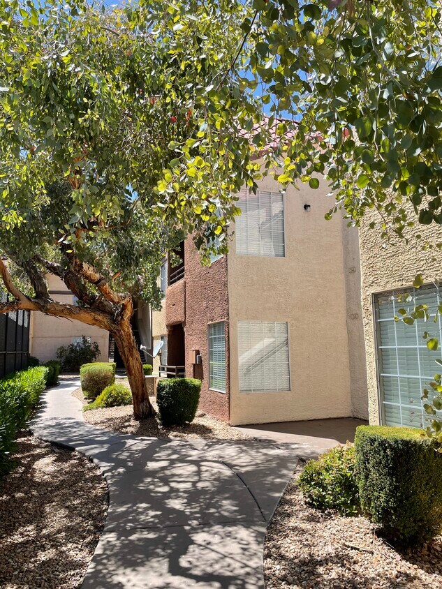 Foto principal - 2200 S Fort Apache Rd