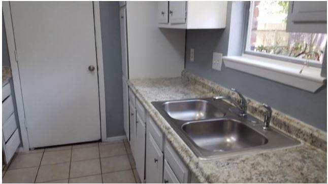 Foto del edificio - 8030 Lawn Wood Ln