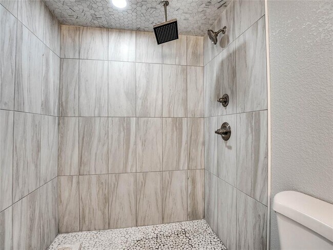 Building Photo - 228 W Fairchild Dr