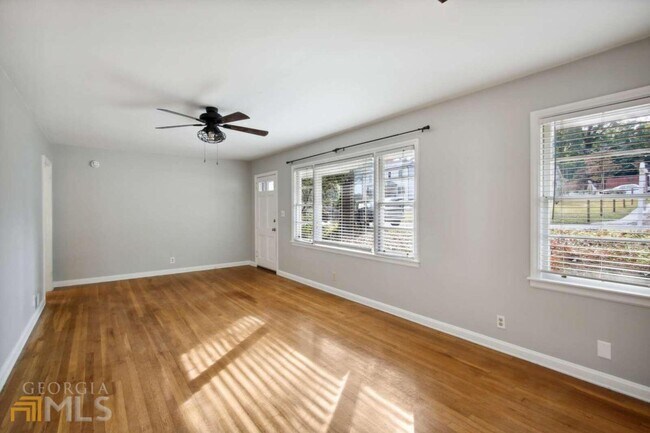 Foto del edificio - 2990 Alston Dr