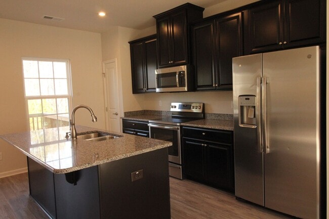 Building Photo - Townhouse in the center of RTP- Available May