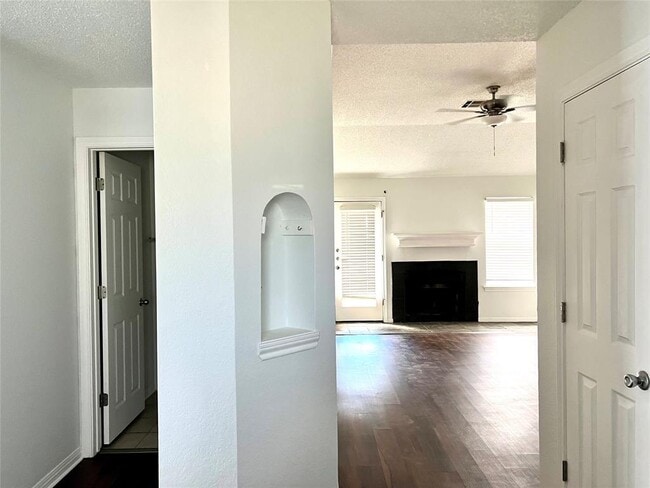 Building Photo - 107 Hague St