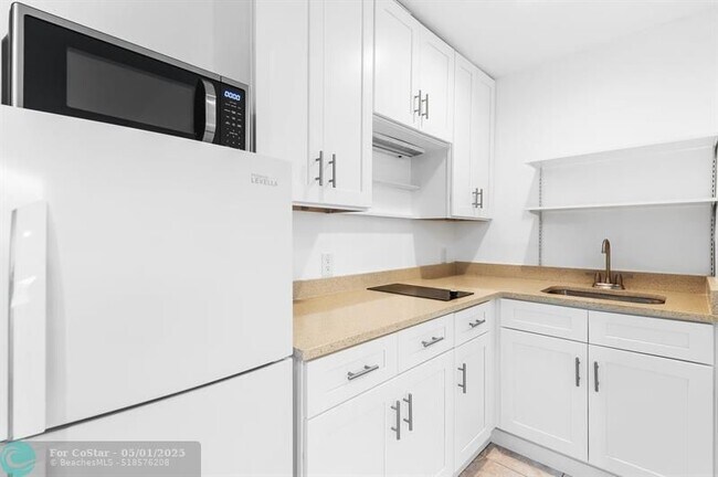 Foto del edificio - 583 NW 17th Pl