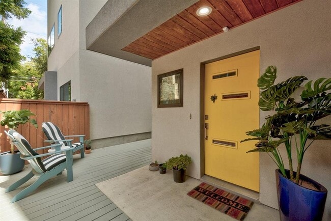 Building Photo - 2301 Bluebonnet Ln