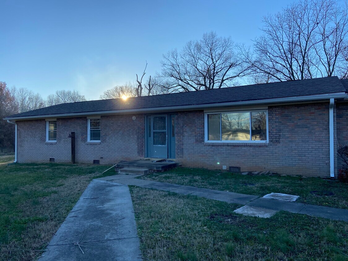 1018 Ross Ln, Clarksville, TN 37042 House Rental in Clarksville, TN
