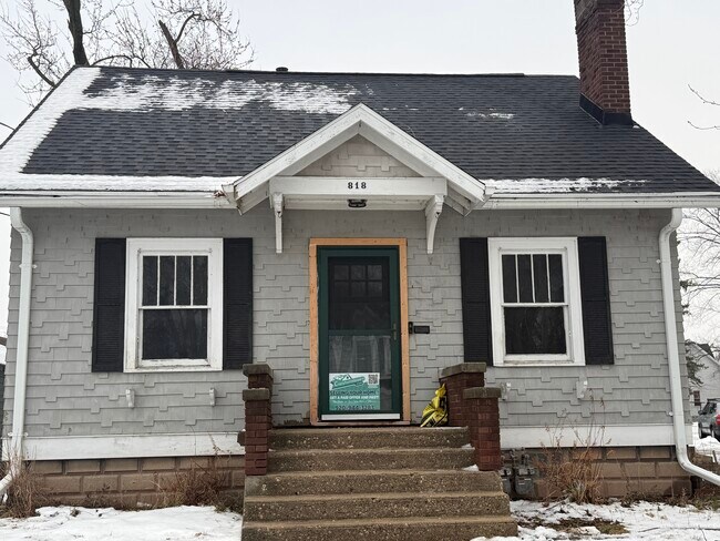 Foto del edificio - 818 N Van Buren St