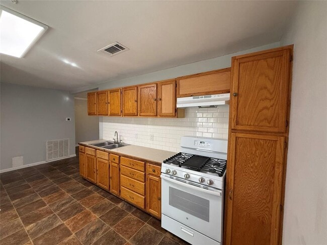 Building Photo - 1304 Cometa St