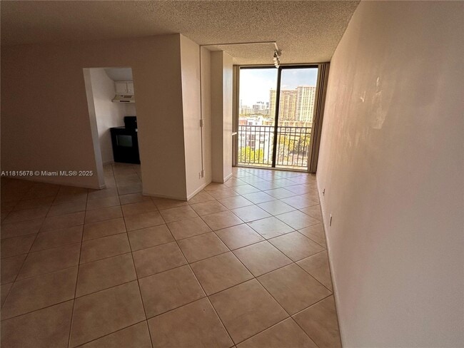 Building Photo - 17021 N Bay Rd
