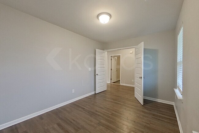 Building Photo - 101 Paper Birch Dr