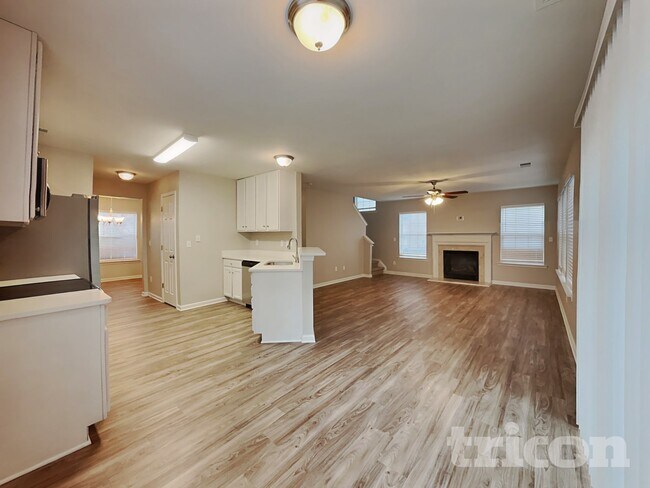 Foto del edificio - 2120 Clear Brook Dr