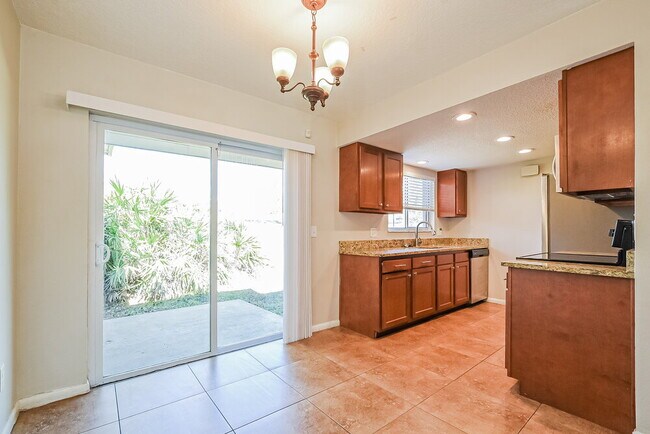Building Photo - 2843 Kinnon Dr