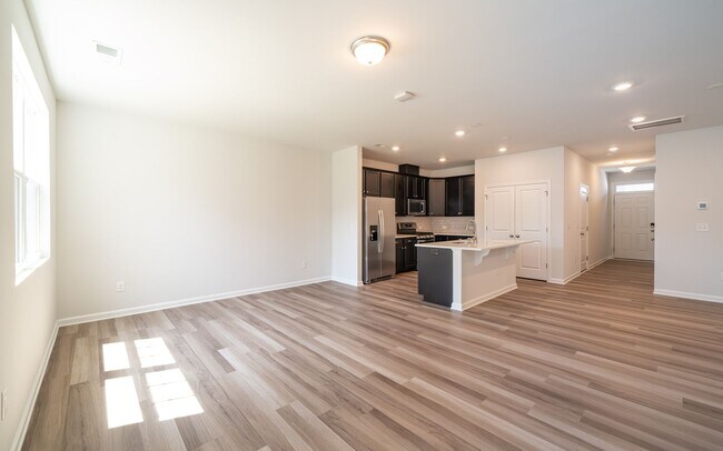 Building Photo - Available 12/14/2024! Gorgeous 3br/2.5ba T...