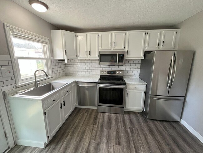 Foto del edificio - Charming & Fully Updated 4-Bedroom Home