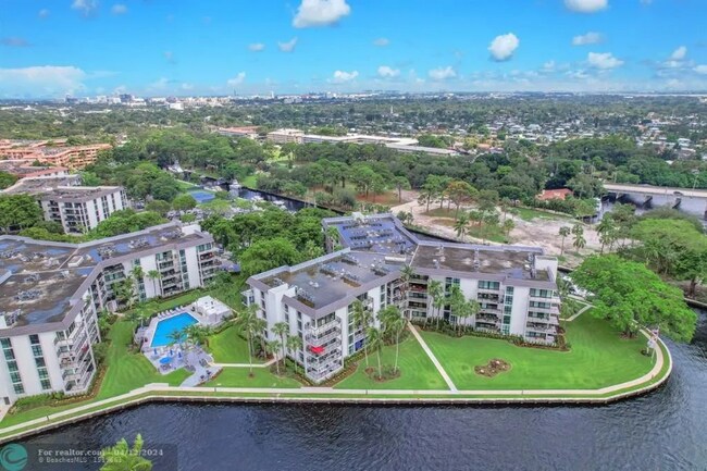 Foto del edificio - 900 River Reach Dr
