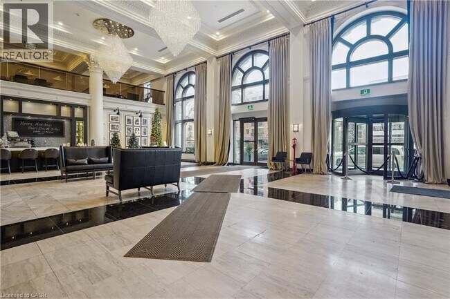 Photo du bâtiment - 118 King St E