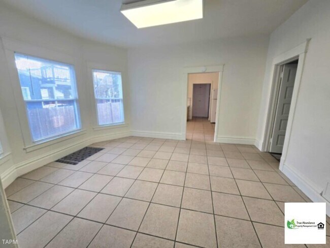 Building Photo - Classic &amp; Stunning Three Bedroom Home!