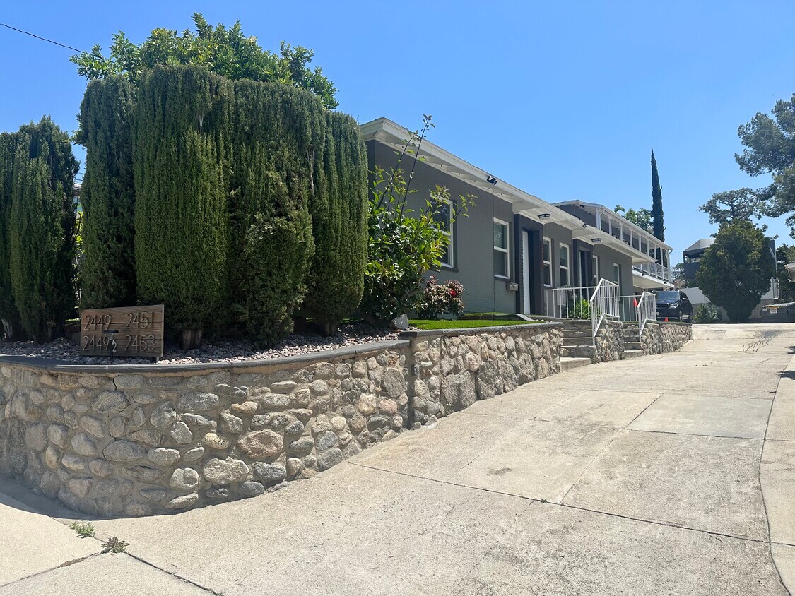 2449 Florencita Dr W Unit 2453, La CrescentaMontrose, CA 91020