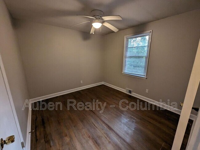 Foto del edificio - 1410 Barker Dr