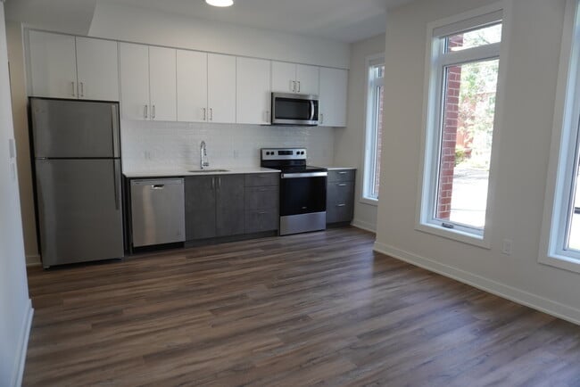 Building Photo - 300 Wilbrod