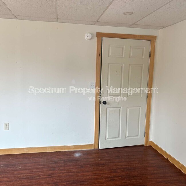 Foto del edificio - 107 Thomas McClellan Rd