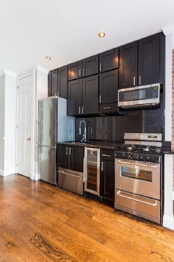 Building Photo - 115 Avenue A