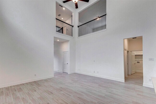 Building Photo - 11134 Plateau Oak Dr