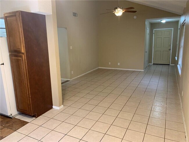 Foto del edificio - 7208 Creekside Dr