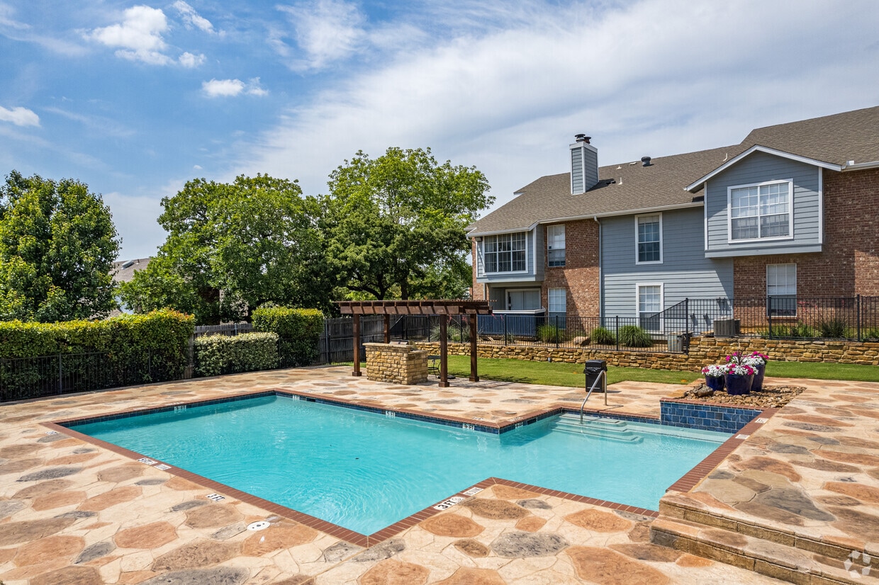 Woodbridge Apartments in Bedford, TX