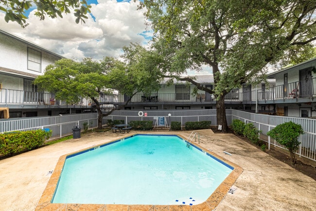 Building Photo - 12888 Montfort Dr