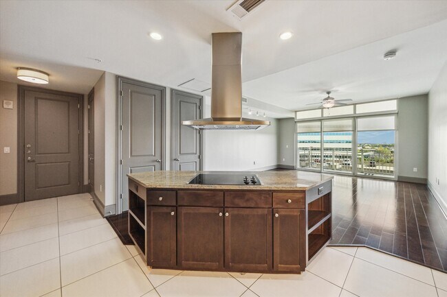 Foto del edificio - 9870 Gaylord Dr