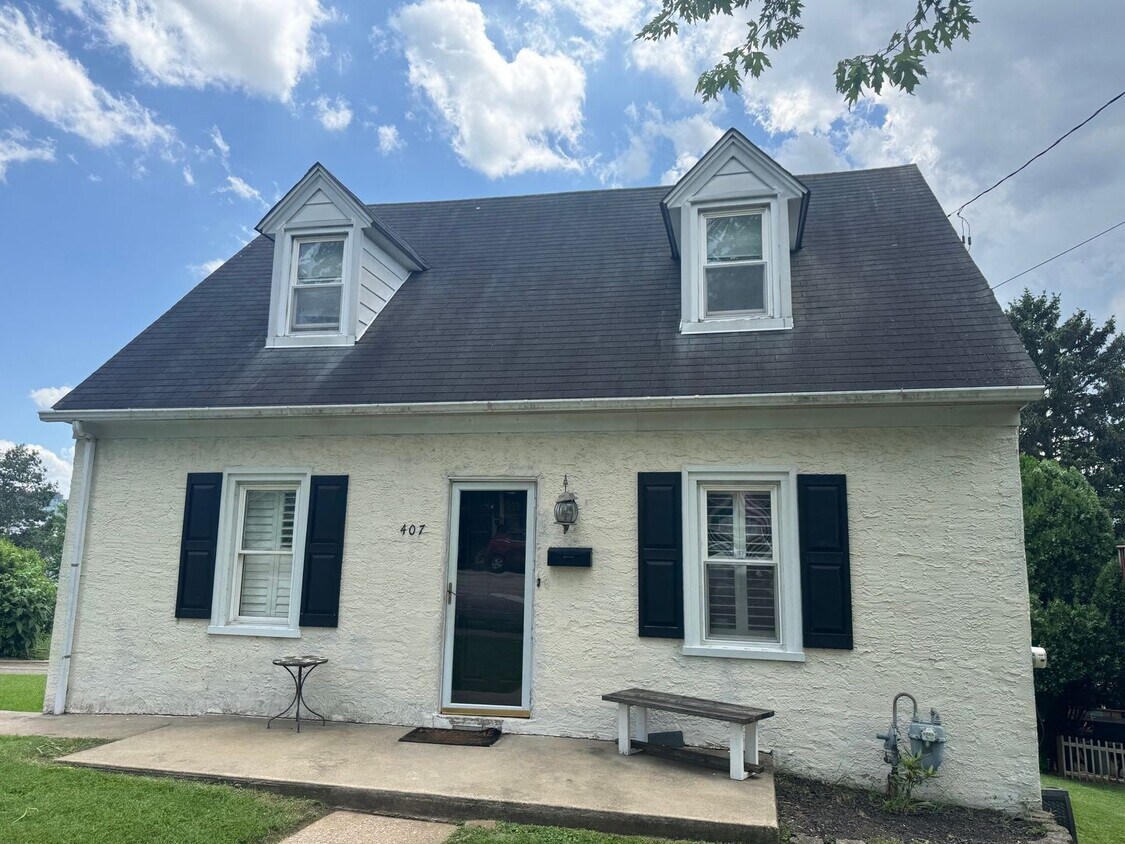 Primary Photo - Beautiful Conshohocken 3 Bedroom 1 bath Ca...