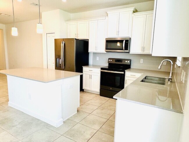 Foto del edificio - Townhome For Rent in Storey Lake - 3/2.5 with 2 car garage