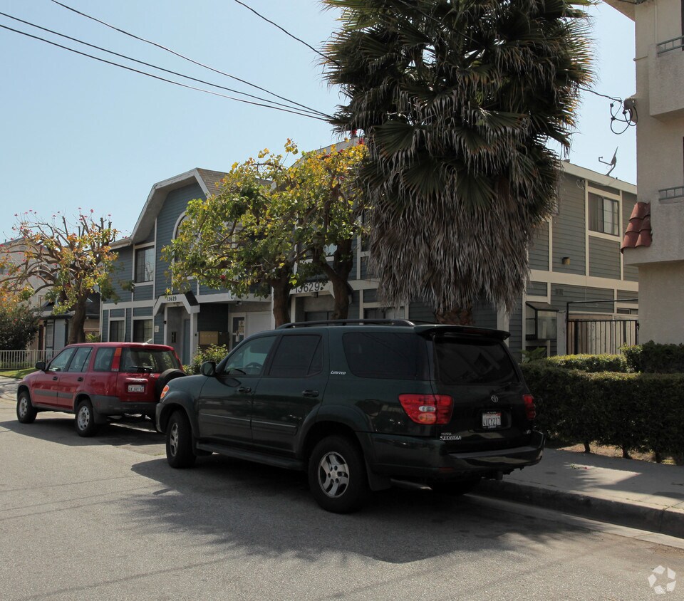 Building Photo - 13629 Cerise Ave