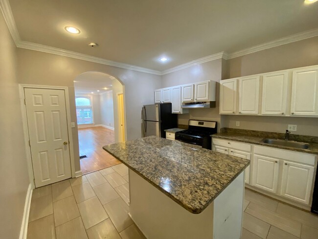 Foto del edificio - Remodeled 2 Bedroom Townhome in Highlandtown!