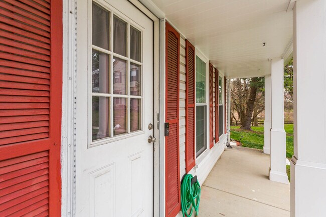 Building Photo - 15060 Shamrock Ridge Rd