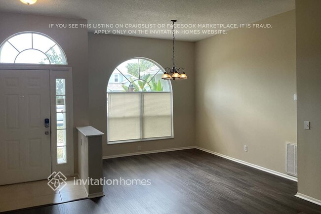 Building Photo - 4841 14th Ave E