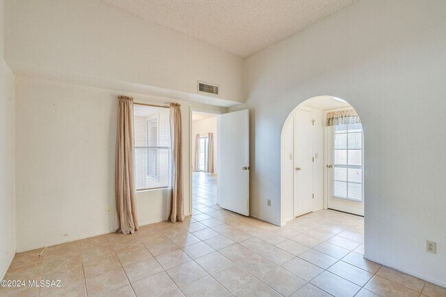 Foto del edificio - Charming & Affordable 2 Bedroom 2 Bath Tow...