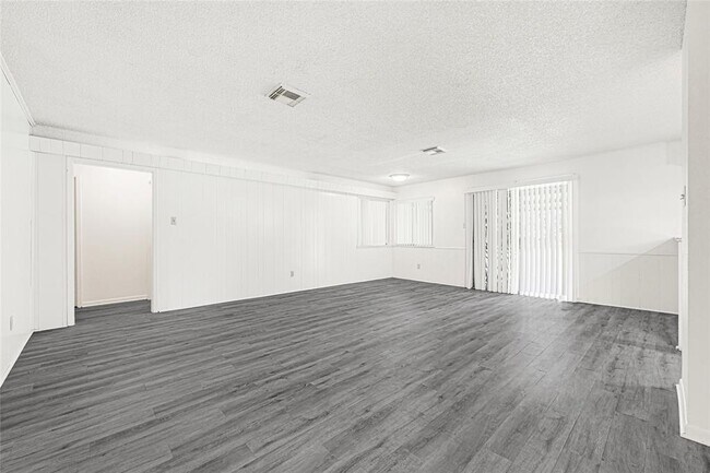 Foto del edificio - 1231 Country Ln
