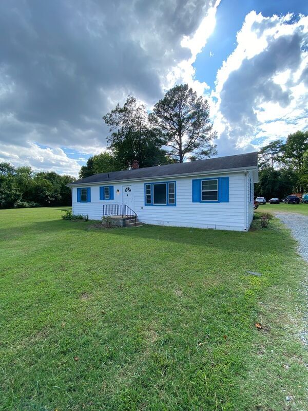 Building Photo - 1551 Mountain Rd