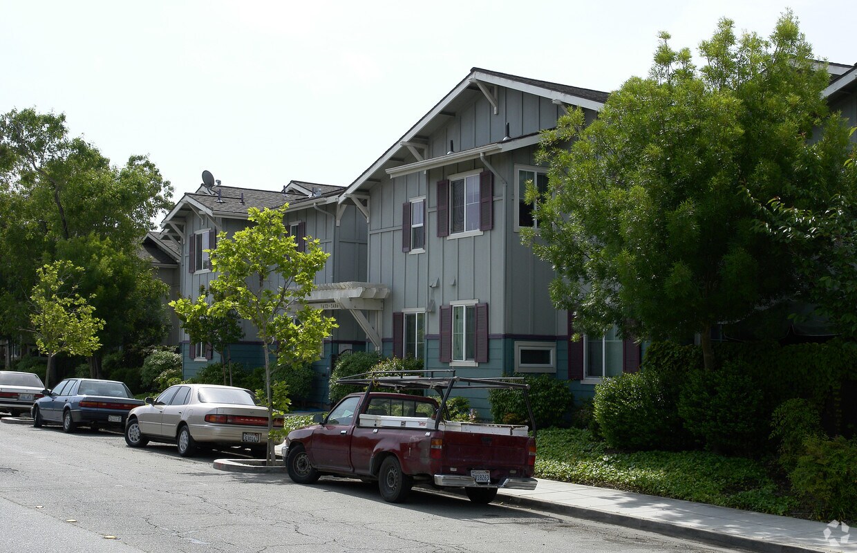 Primary Photo - 3472-3486 Rolison Rd