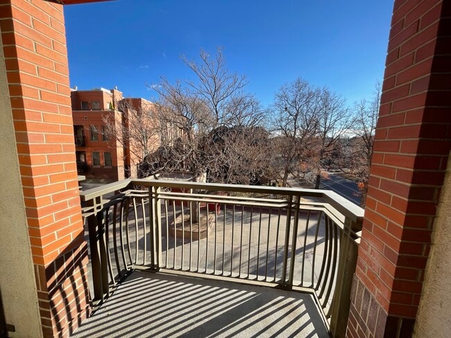 Foto del edificio - 1630 N Clarkson St