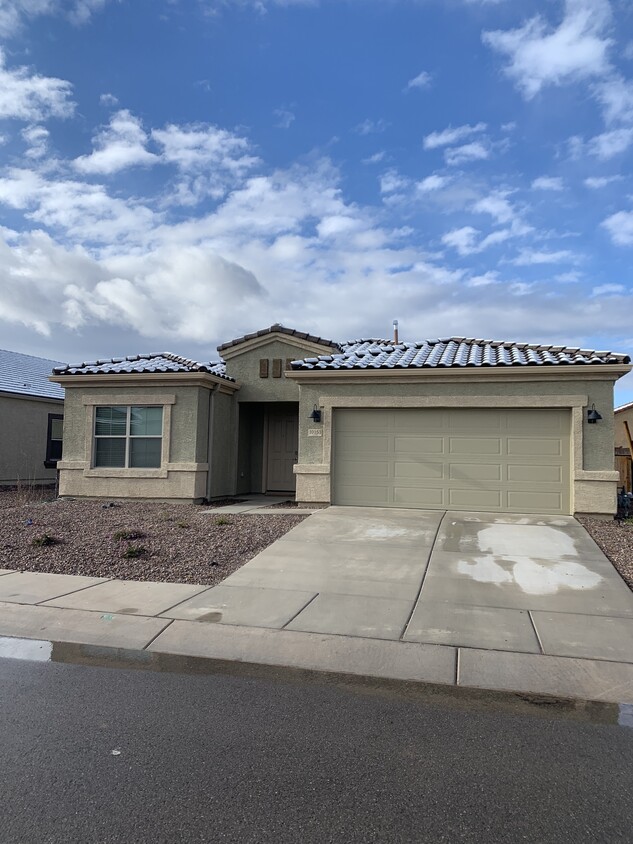 Primary Photo - 10151 N Sand Sage Trl