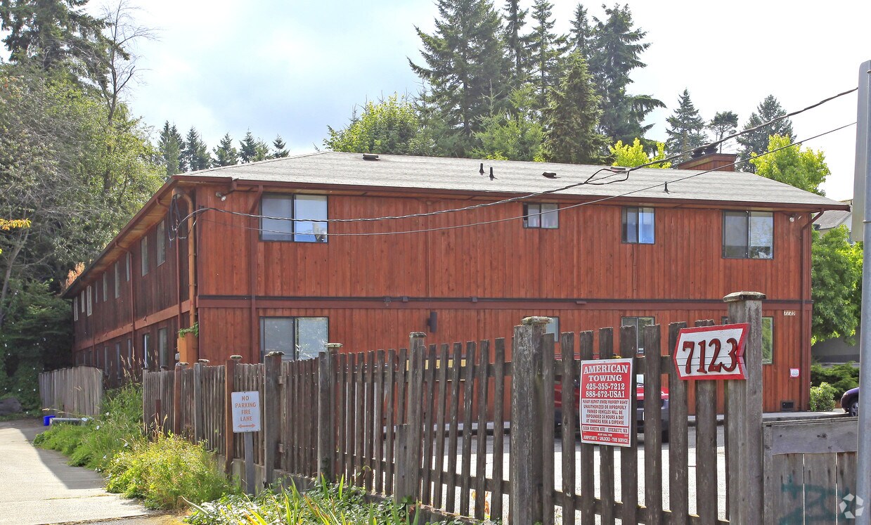 Foto del edificio - Rainier Drive Apartments